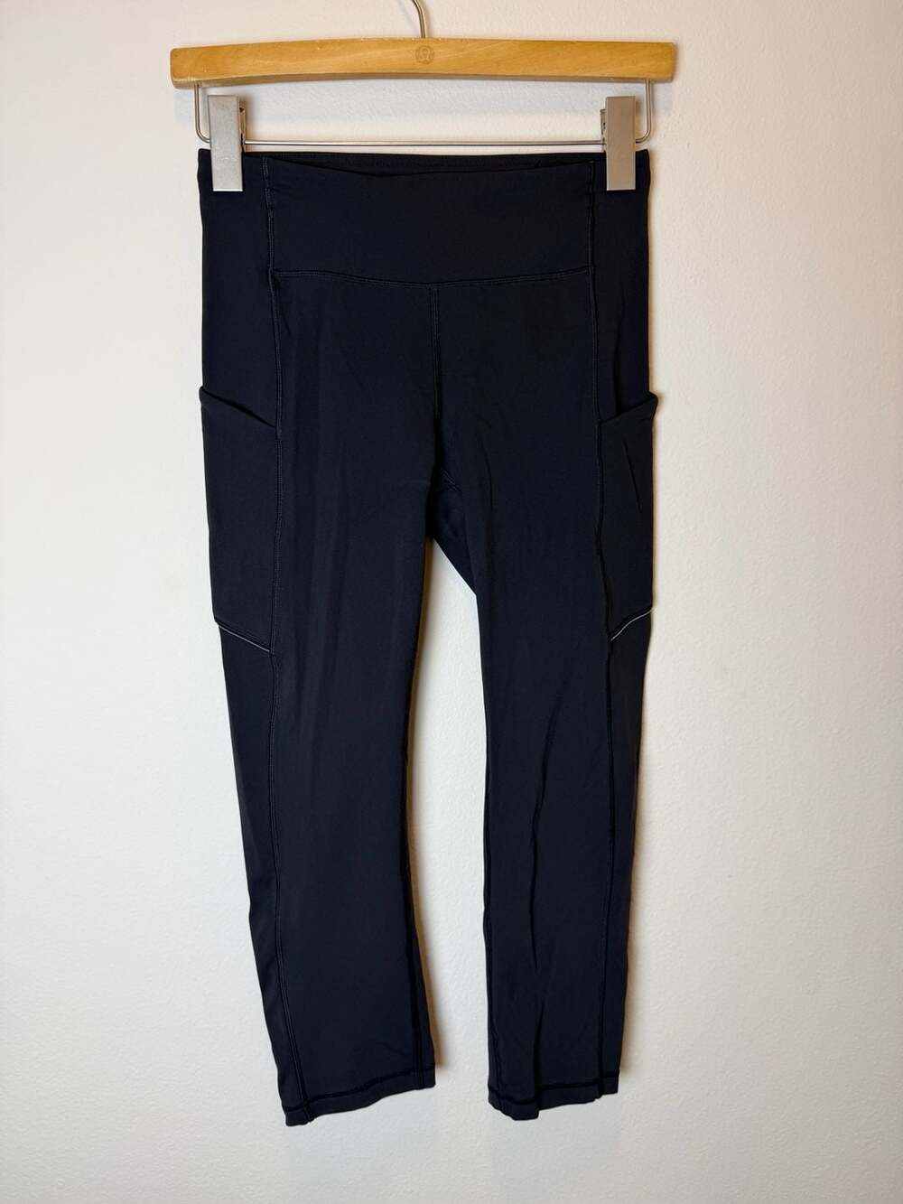 Lululemon Speed Up Crop Size 4 Black Leggings